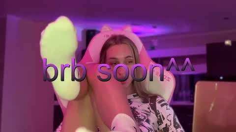 Snapshot of chillgoddess chatting on 03/09/25, 04:00 Goddess Vika - owner of all ur money online show from 03/09/25, 04:00