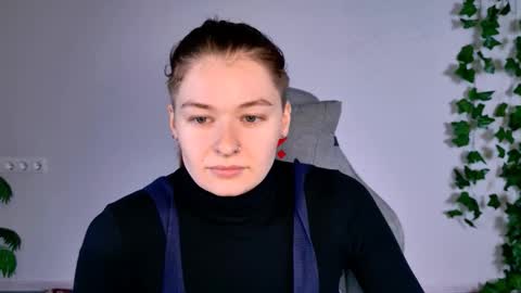 Snapshot of chillsnail_bro chatting on 01/18/26, 09:02 Bella online show from 01/18/26, 09:02