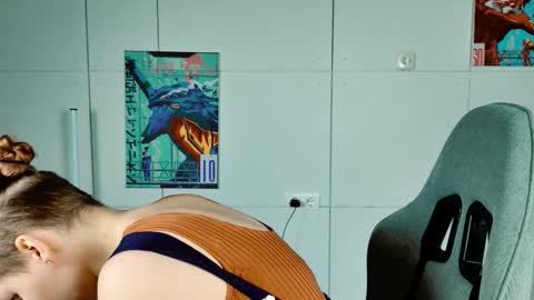 Snapshot of chillsnail_bro chatting on 02/07/26, 09:13 Bella online show from 02/07/26, 09:13