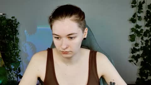 Snapshot of chillsnail_bro chatting on 02/23/26, 09:06 Bella online show from 02/23/26, 09:06