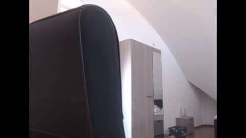 chillzonecam online show from 09/28/25, 10:42