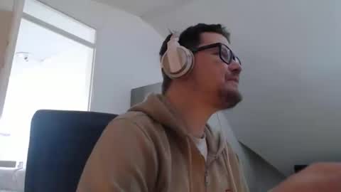 chillzonecam online show from 10/27/25, 11:58