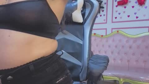 Kelly online show from 03/25/26, 01:06