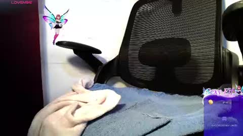 Snapshot of chleo_rosse chatting on 06/11/26, 02:53 chleo_rosse online show from 06/11/26, 02:53