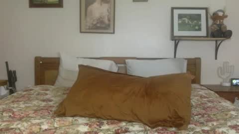 chloe and dic online show from 02/10/25, 05:03