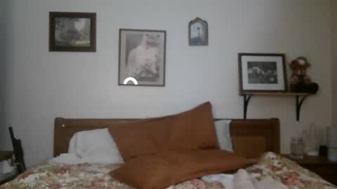 chloe and dic online show from 02/18/25, 07:43