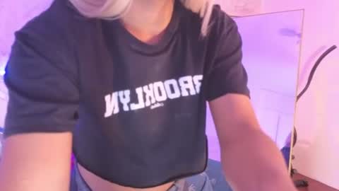 Snapshot of chloe_bronze chatting on 07/15/26, 07:30 Chloe online show from 07/15/26, 07:30