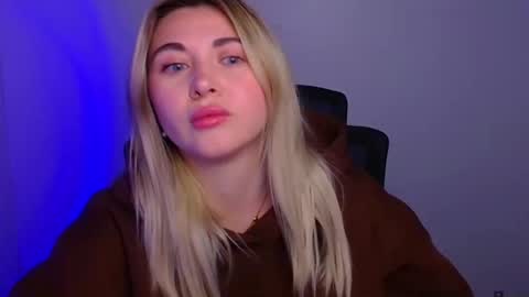 Snapshot of chloe_diva chatting on 11/19/25, 09:20 Chloe online show from 11/19/25, 09:20