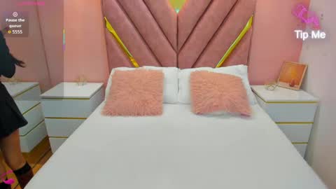 Chloe online show from 04/17/26, 11:35