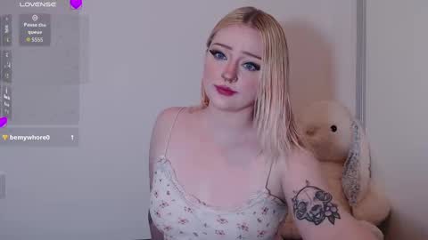 Snapshot of chloe_levine chatting on 09/14/25, 09:25 Chloe Levine online show from 09/14/25, 09:25