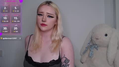 Snapshot of chloe_levine chatting on 09/17/25, 03:19 Chloe Levine online show from 09/17/25, 03:19