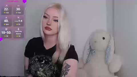 Snapshot of chloe_levine chatting on 09/20/25, 01:28 Chloe Levine online show from 09/20/25, 01:28