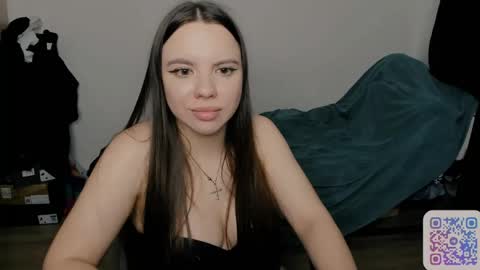 Snapshot of chloe_loo chatting on 04/20/26, 01:52 Chloe online show from 04/20/26, 01:52