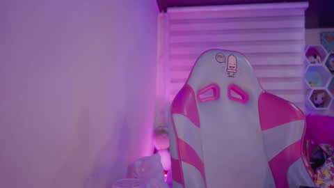 CLOE  online show from 10/06/25, 09:01