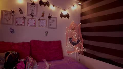 CLOE  online show from 10/18/25, 01:52