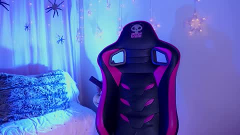 CLOE  online show from 10/30/25, 11:05