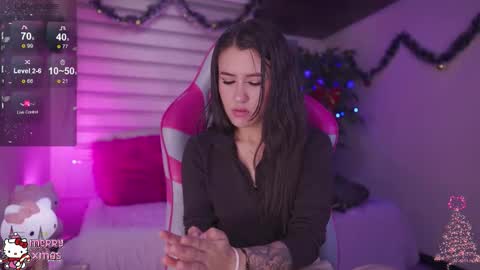 CLOE  online show from 12/17/25, 05:08