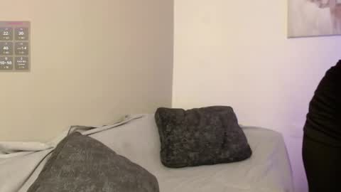 chloe_peach_ online show from 04/18/26, 11:58