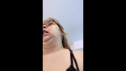 Snapshot of chloe_prg chatting on 04/28/26, 04:39 chloe_prg online show from 04/28/26, 04:39