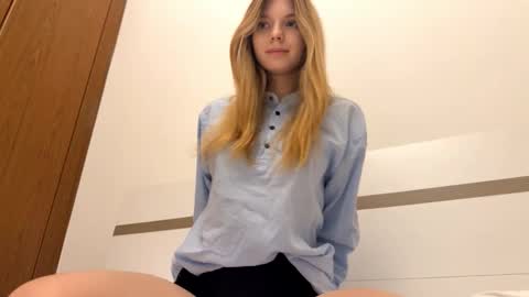 hloe online show from 02/02/26, 03:00