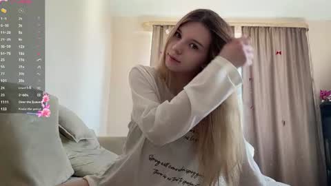 Snapshot of chloe_show chatting on 06/21/26, 12:52 hloe online show from 06/21/26, 12:52