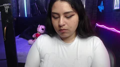 chloe_smith5 online show from 05/20/26, 03:07