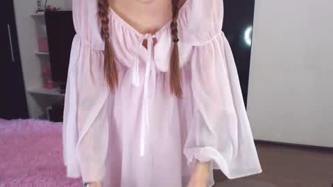 Chloe online show from 09/18/25, 12:40