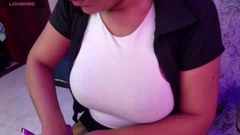 chloe_tgn online show from 09/26/25, 11:47