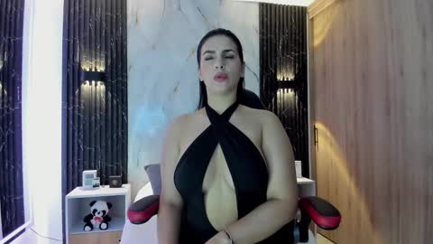 chloe online show from 10/06/25, 10:45