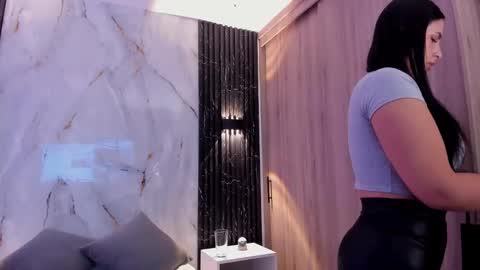 chloe online show from 10/14/25, 10:27