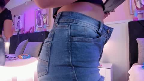   online show from 11/23/25, 07:35