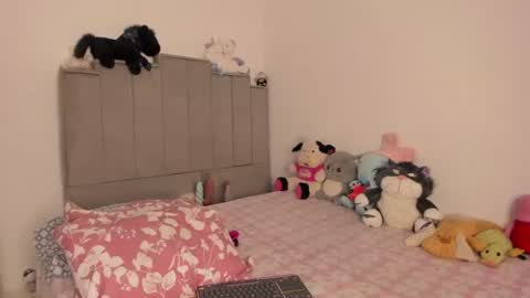 Snapshot of chloe_watson_ chatting on 07/02/26, 09:54 online show from 07/02/26, 09:54