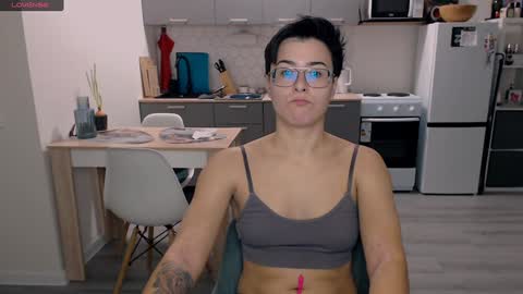 Snapshot of chloe_x_ chatting on 12/02/24, 11:34 Eva and Sandra online show from 12/02/24, 11:34