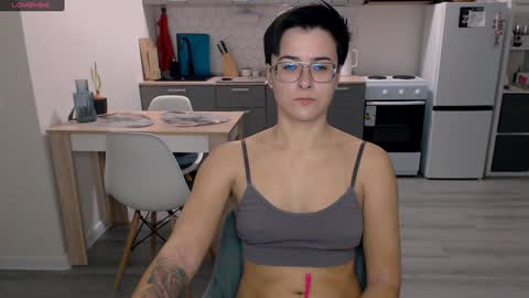 Snapshot of chloe_x_ chatting on 12/03/24, 10:39 Eva and Sandra online show from 12/03/24, 10:39