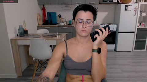 Snapshot of chloe_x_ chatting on 12/04/24, 06:39 Eva and Sandra online show from 12/04/24, 06:39