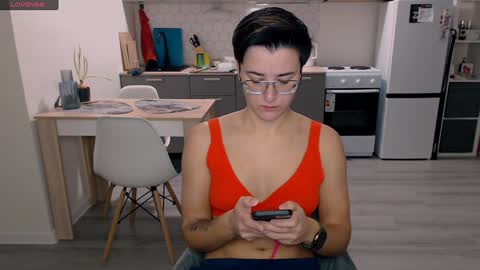 Snapshot of chloe_x_ chatting on 12/06/24, 10:27 Eva and Sandra online show from 12/06/24, 10:27