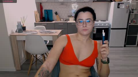 Snapshot of chloe_x_ chatting on 12/08/24, 09:19 Eva and Sandra online show from 12/08/24, 09:19