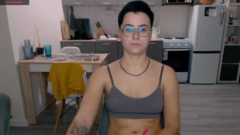 Snapshot of chloe_x_ chatting on 12/14/24, 11:39 Eva and Sandra online show from 12/14/24, 11:39