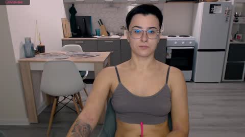 Snapshot of chloe_x_ chatting on 12/15/24, 11:34 Eva and Sandra online show from 12/15/24, 11:34