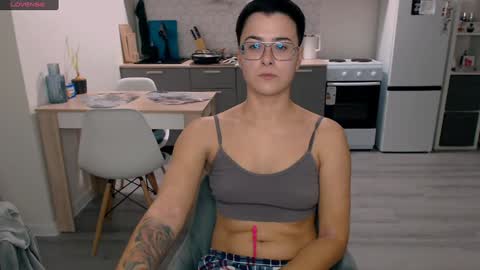 Snapshot of chloe_x_ chatting on 12/15/24, 08:47 Eva and Sandra online show from 12/15/24, 08:47