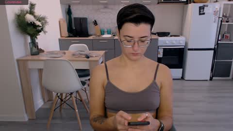 Snapshot of chloe_x_ chatting on 12/17/24, 11:49 Eva and Sandra online show from 12/17/24, 11:49