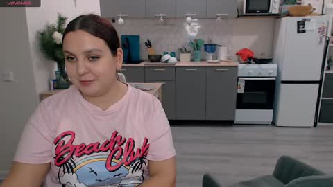 Snapshot of chloe_x_ chatting on 12/19/24, 05:50 Eva and Sandra online show from 12/19/24, 05:50