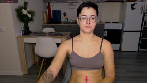 Snapshot of chloe_x_ chatting on 12/20/24, 10:49 Eva and Sandra online show from 12/20/24, 10:49