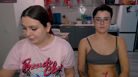 Snapshot of chloe_x_ chatting on 12/20/24, 06:56 Eva and Sandra online show from 12/20/24, 06:56