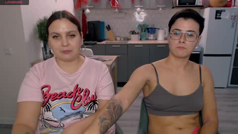 Snapshot of chloe_x_ chatting on 12/20/24, 10:00 Eva and Sandra online show from 12/20/24, 10:00