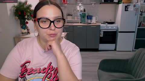 Snapshot of chloe_x_ chatting on 12/24/24, 03:47 Eva and Sandra online show from 12/24/24, 03:47