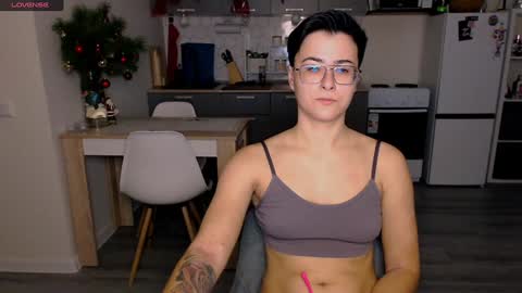 Snapshot of chloe_x_ chatting on 12/25/24, 09:02 Eva and Sandra online show from 12/25/24, 09:02