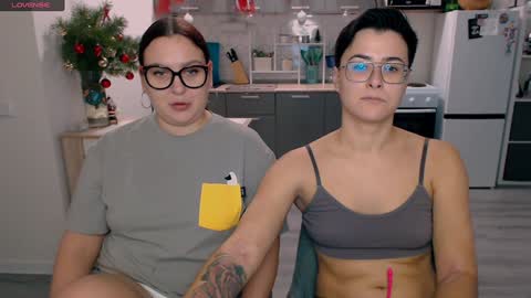 Snapshot of chloe_x_ chatting on 12/25/24, 12:37 Eva and Sandra online show from 12/25/24, 12:37