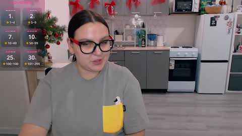 Snapshot of chloe_x_ chatting on 12/25/24, 04:11 Eva and Sandra online show from 12/25/24, 04:11