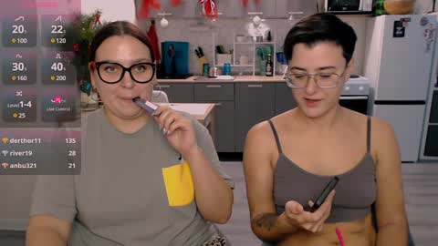 Snapshot of chloe_x_ chatting on 12/25/24, 07:13 Eva and Sandra online show from 12/25/24, 07:13